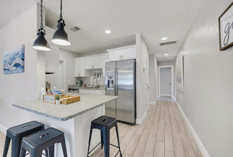 Others 2, Fenced Backyard 2BR Pet Friendly and Sleeps 6, Pinellas