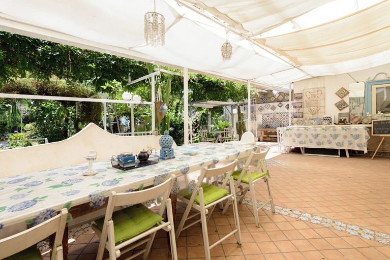 Food & Drinks, Giardino Segreto - Via Foria 216, Napoli