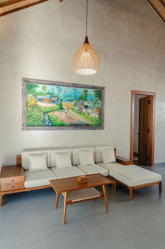 Others 5, Casa Nova, Badung