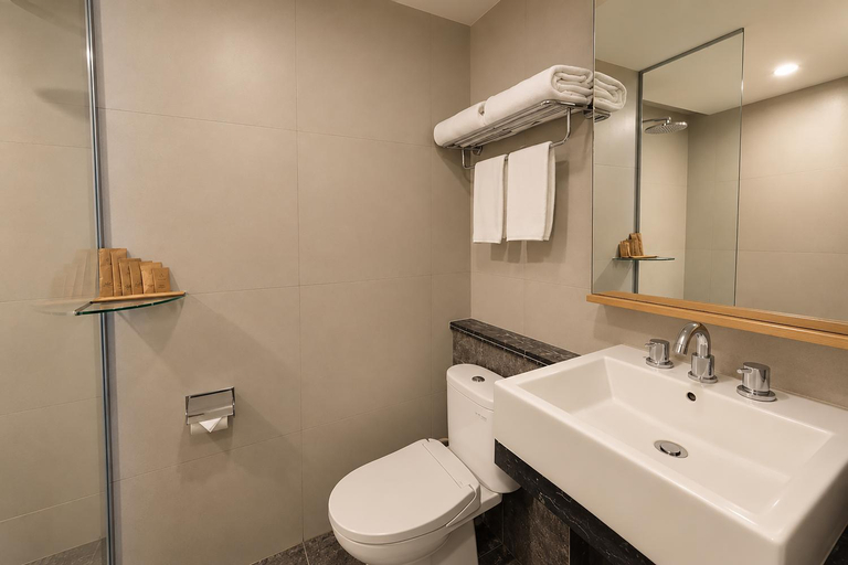 Bathroom 4, Hotel Santika Mega City Bekasi (permanently closed), Bekasi