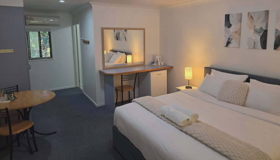 Others 3, Flaxton Country Lodge, Maroochy