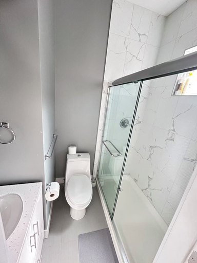 Others 2, Surrey City Centre Ensuite near Skytrain, Greater Vancouver