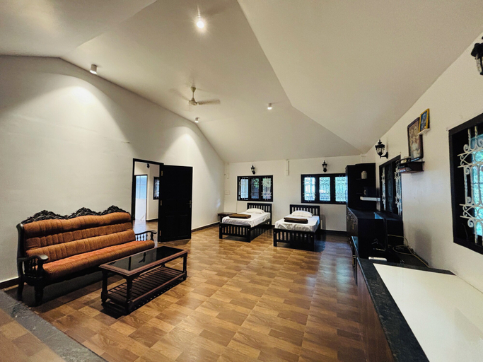 Others 5, Vincents' Fort Grande, Ernakulam