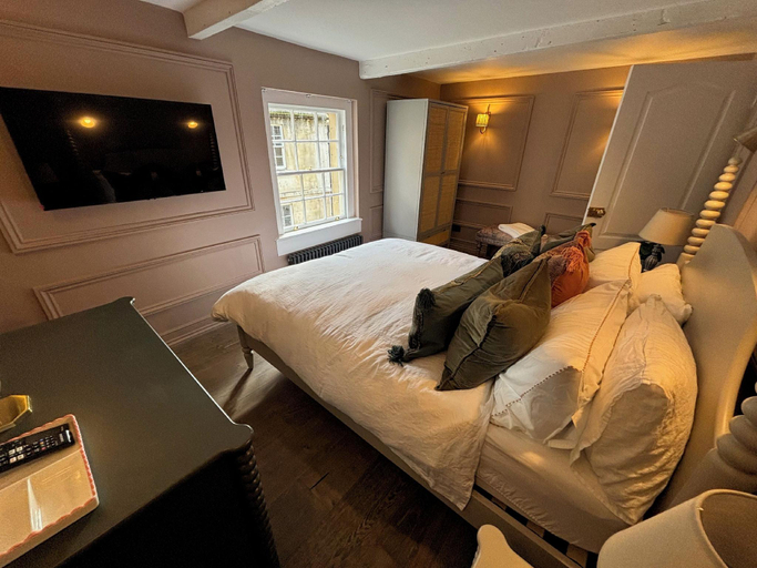 Bedroom 4, Princes Street Townhouse, Bath and North East Somerset