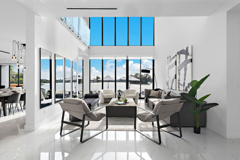 Others 4, Villa Lago, Miami-Dade