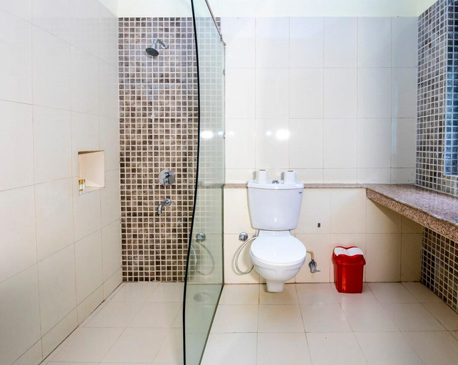 Bathroom, Sattva Retreat, Garhwal