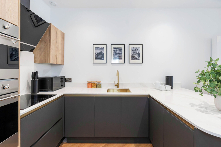 Others 4, Stylish city-centre apartment, Edinburgh