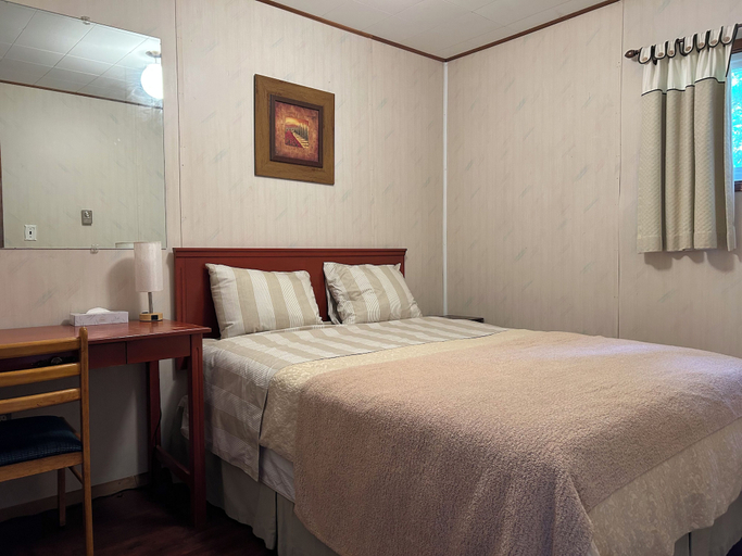 Bedroom 2, Dolphin Motel Tofino, Alberni-Clayoquot
