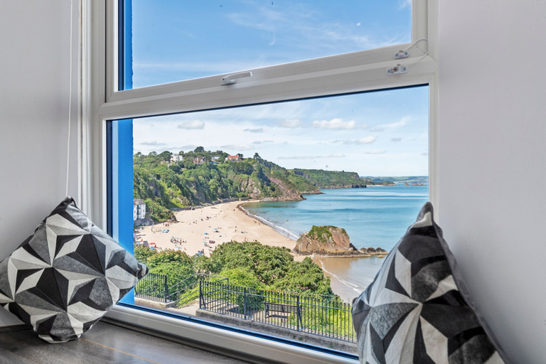 Others 2, North Beach Sea View - Close to Town and Seafront, Pembrokeshire