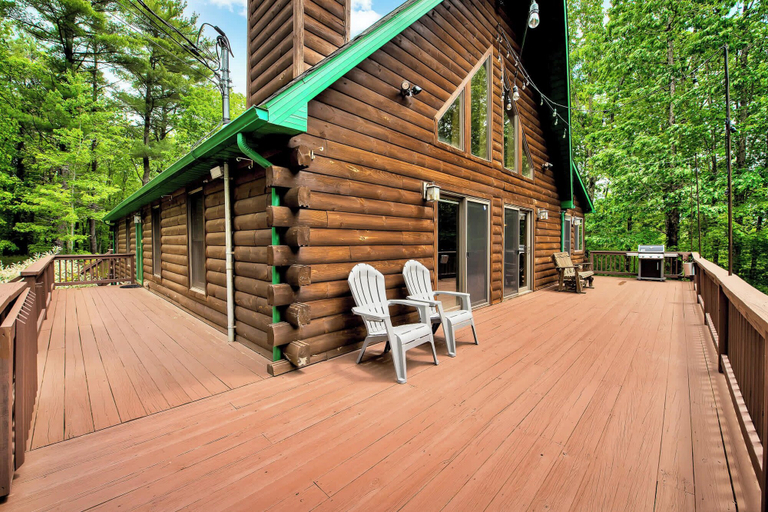 Others 4, Massive Log Chalet With Hot Tub, Wayne