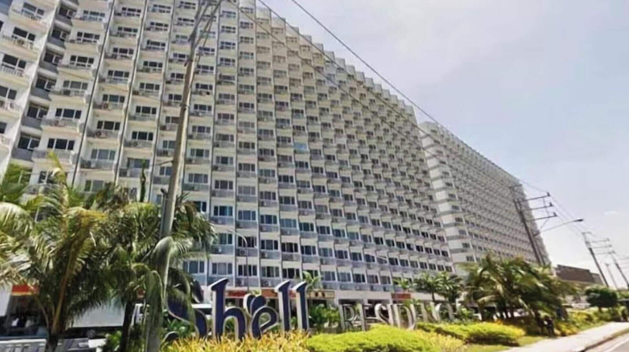 Others 4, Cozy Scandinavian-inspired Condo With Balcony Facing SM Mall of Asia, Pasay City