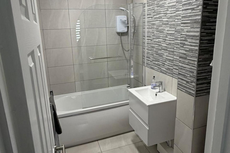 Others 5, Apartment Sleeps 6 Near Southampton City Centre, Southampton