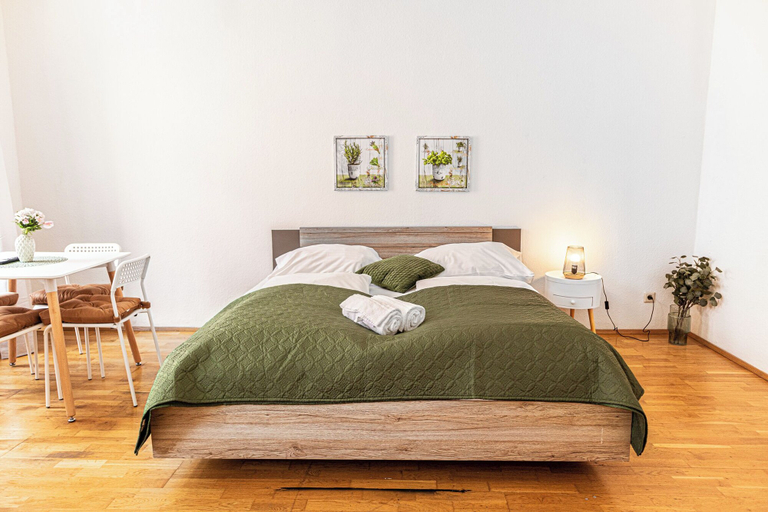 Others 2, Prime 2BR Apartment Near Rennweg, Wien