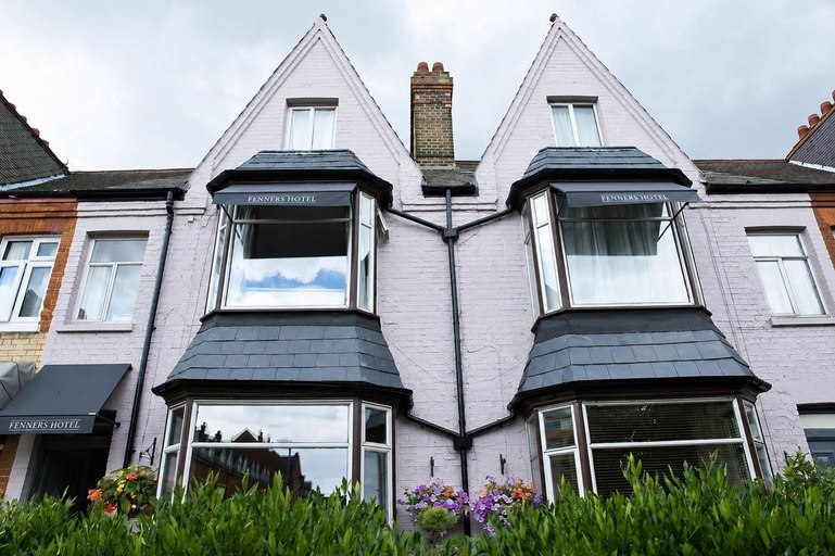 Exterior & Views