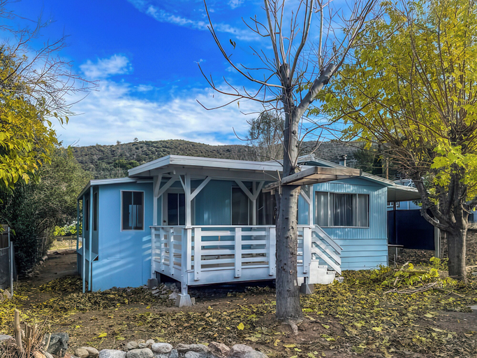 Others 5, Cozy Lake House, Kern