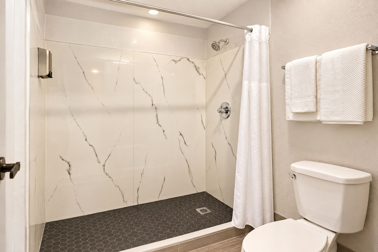 Bathroom 5, Rodeway Inn Palestine, Anderson