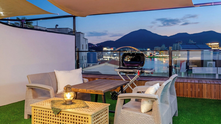 Others 3, Tongyeong Present Gamsung Pension, Tongyeong