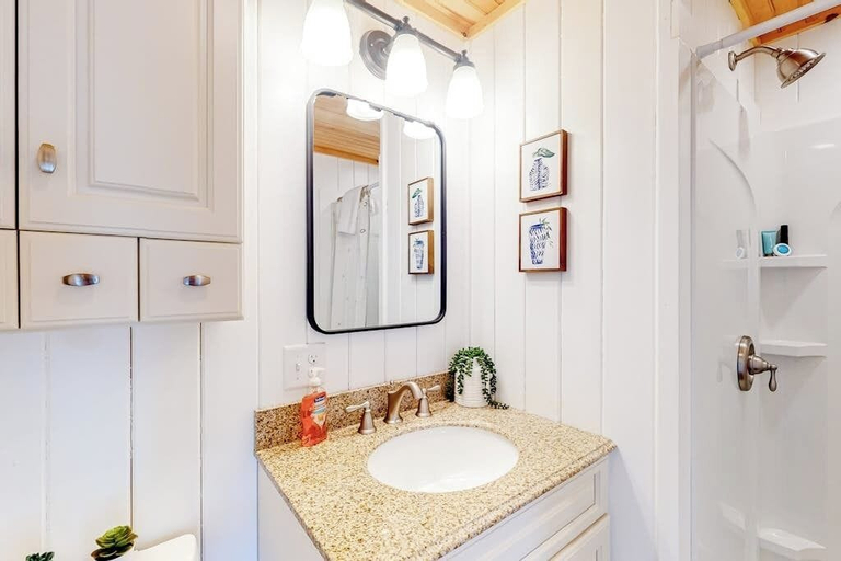 Others 5, Dazzling Ocean-view House With Fireplace, Deck, Firepit, Central AC, & W/D, Knox