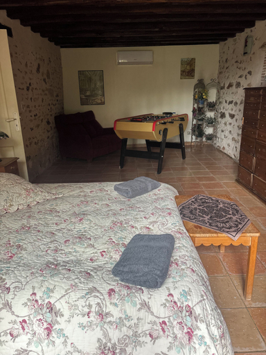 Bedroom 3, Domaine de montboulon, Yonne