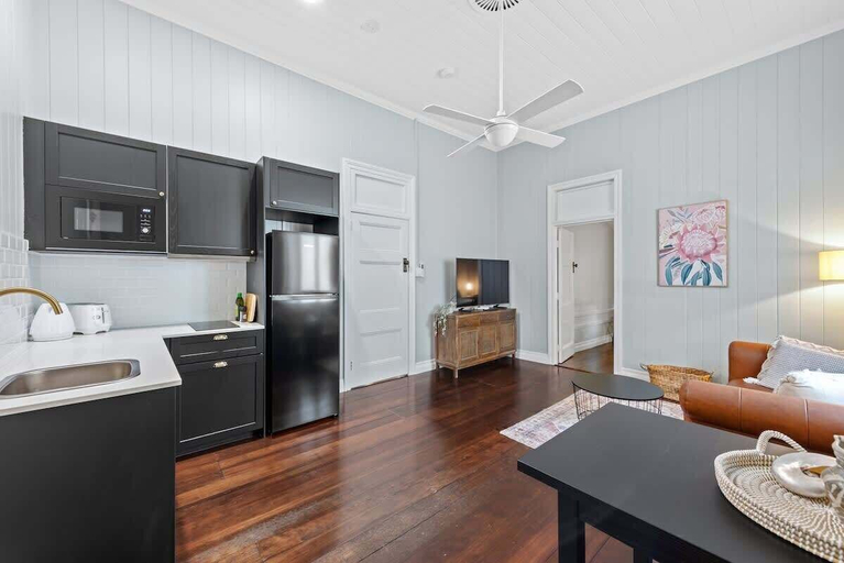 Others 2, The Office! 1 Bed/1 Bath ~ New Farm, New Farm