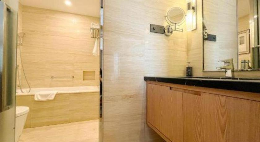 Bathroom, The QUBE Hotel Yangzhou, Yangzhou