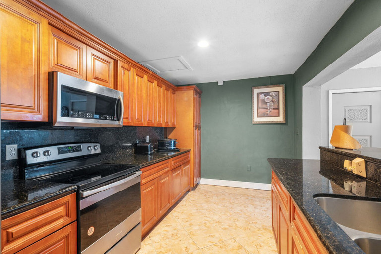 Others 3, Miami Gardens Pool Retreat, Miami-Dade