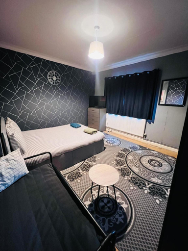 Bedroom 4, London E1 Hostel, London
