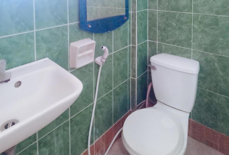 Bathroom 5, RedDoorz @ Rachael Pension House, Santander