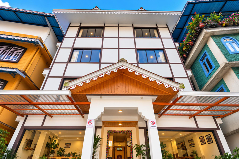 Exterior & Views