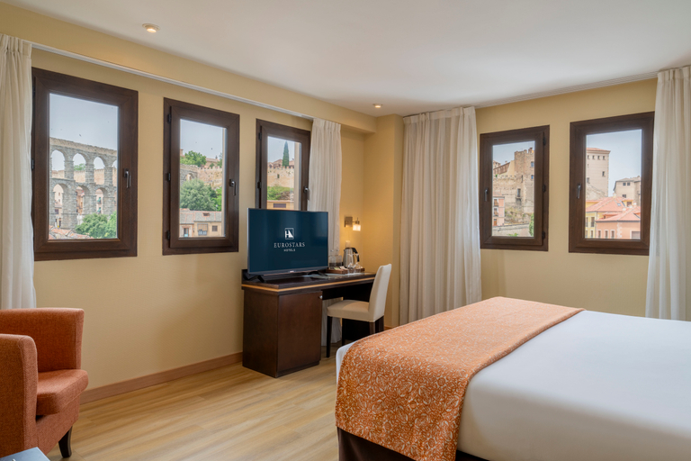 Bedroom 4, Eurostars Plaza Acueducto, Segovia