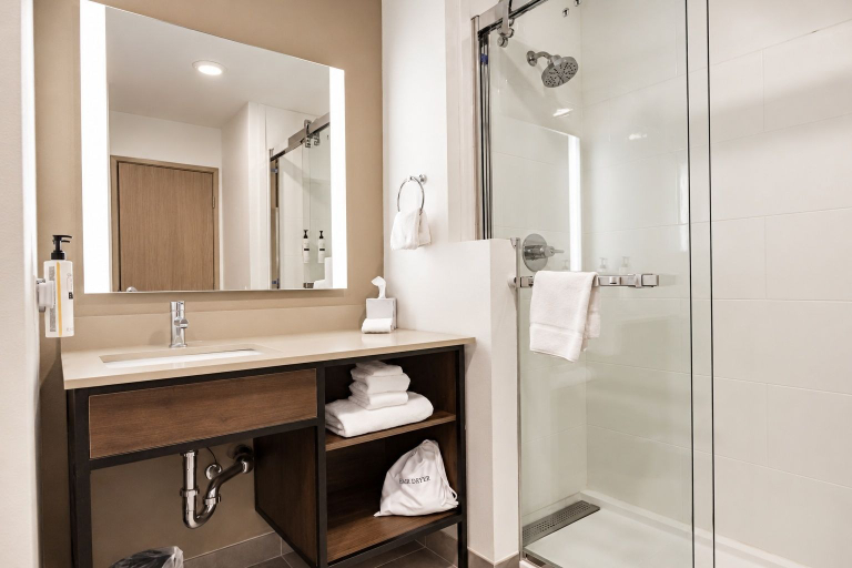 Bathroom 4, Hilton Garden Inn Clackamas Portland, Clackamas