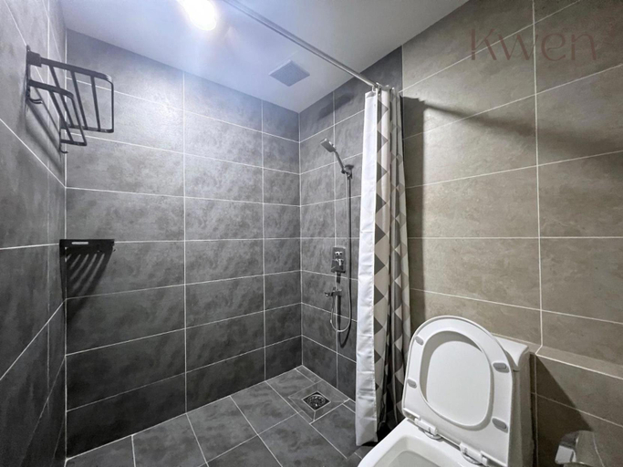 Bathroom 3, KWEN Suites-TanjungAru Infinity Pool City View 2BR, Kota Kinabalu