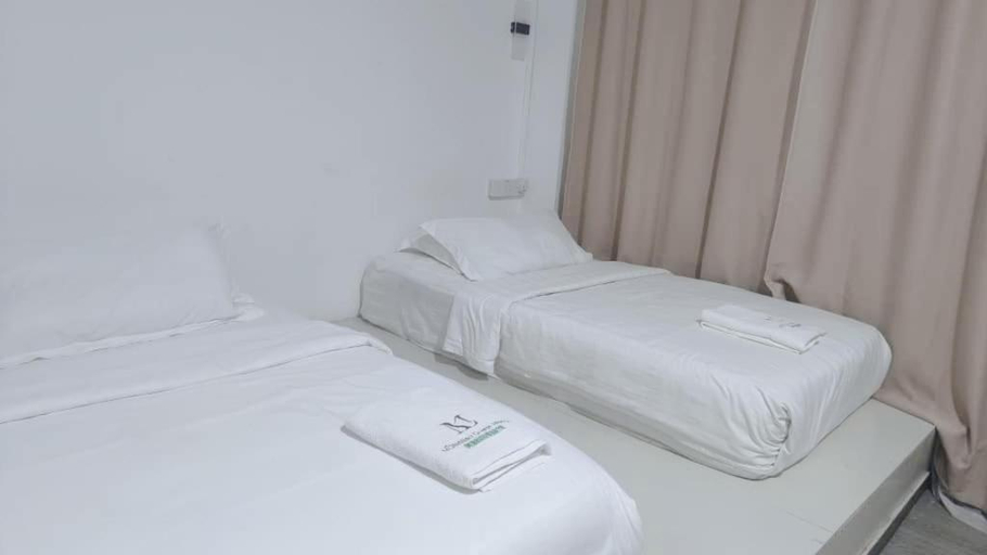 Bedroom 3, MONAlisa Guest House, Semporna