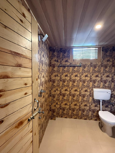 Bathroom 4, Hotel Kartik, Kullu