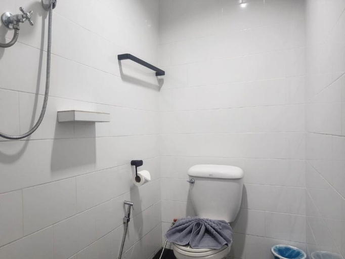 Bathroom, RYB Hostel Phuket, Phuket Island