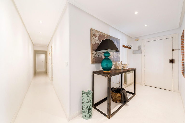 Others 5, Bd apartment perfect location in Plaza de Chueca, Madrid