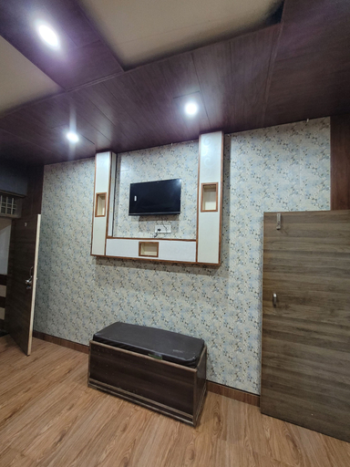 Others 3, Shri Pratap Dham, Mathura