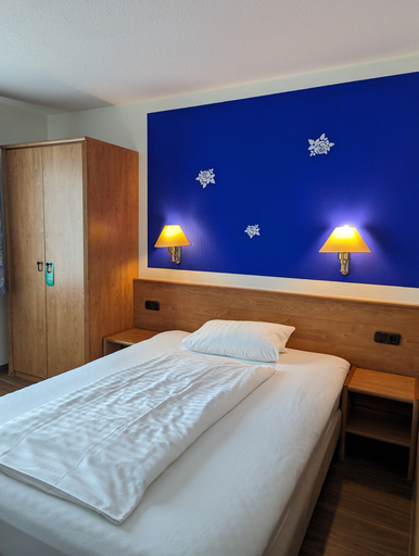 Bedroom 2, Hotel Sonnenhof, Northeim