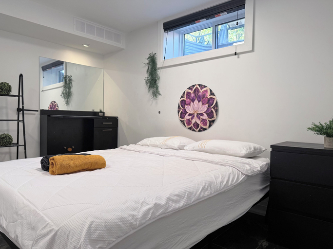 Others 5, Group Contemporary Rooms near the Falls, Niagara