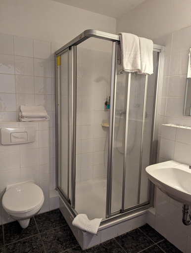 Bathroom 4, Hotel Sonnenhof, Northeim