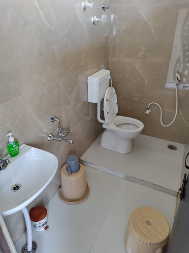Bathroom, Reena's Homestay, Bellary
