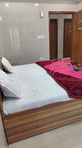 Bedroom 2, Shri Raghuvar Dham Ashram, Mathura