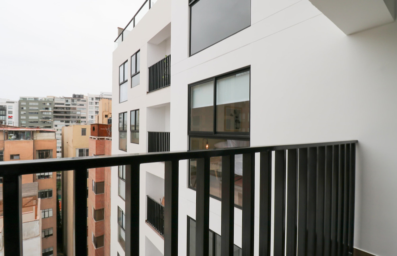 Others 2, w Prime 2BR w Balcony in Miraflores, Lima