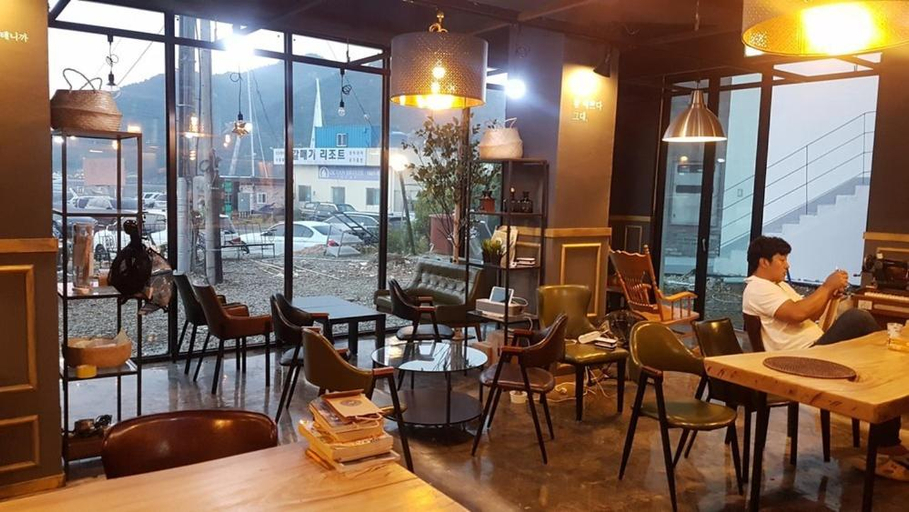Food & Drinks 4, Tongyeong Chorokbit Bada Pension, Tongyeong