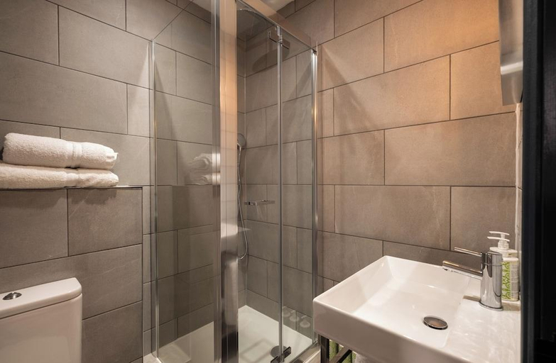 Bathroom 4, The Imperial Hotel, Gloucestershire