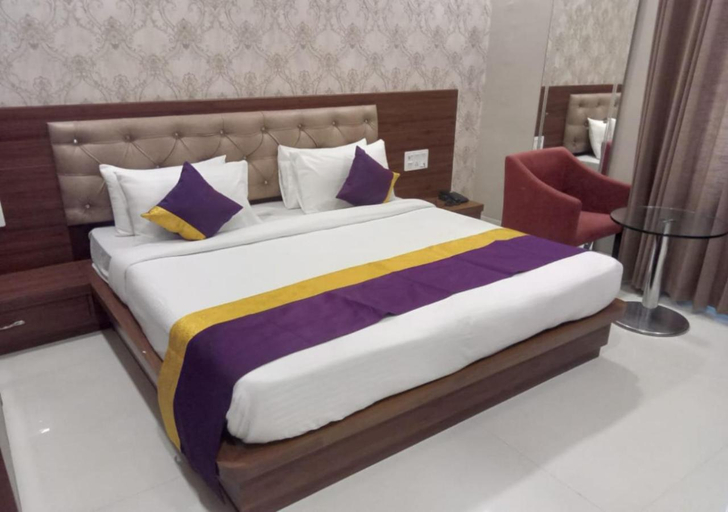 Bedroom 2, Amarvilas Hotel & Resort, Bharatpur
