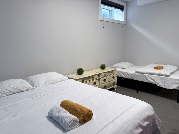 Others 4, Group Contemporary Rooms near the Falls, Niagara
