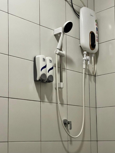 Bathroom 3, Imperio Professional Suite by IMPERIO, Pokok Sena