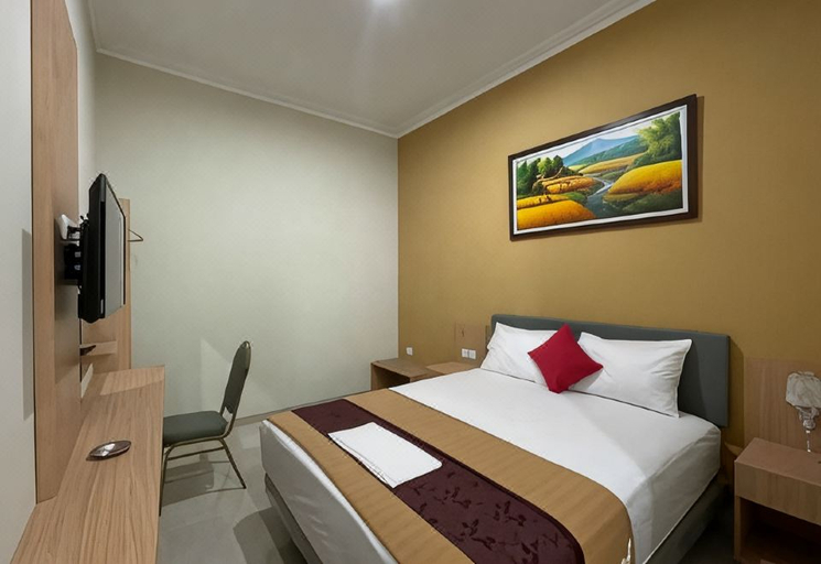 Bedroom 2, Queensa Hotel, Kudus