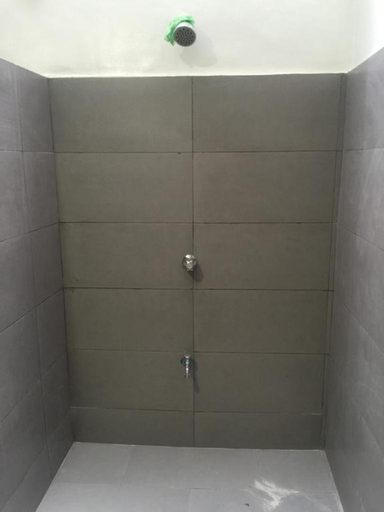 Bathroom 3, The Hub District Hostel and Dorm, Makati City